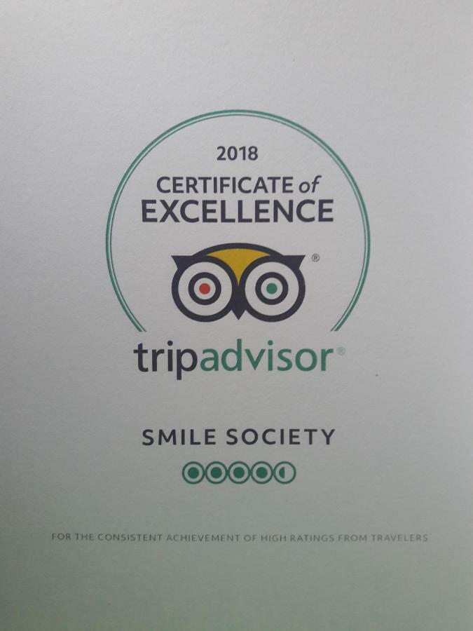 Smile Society Hostel Bangkok Exterior foto